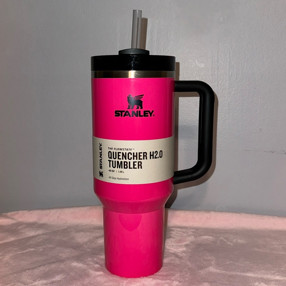 💕NWT💕 Stanley Flowstate Quencher H2.0 Neon Pink Tumbler 40 oz